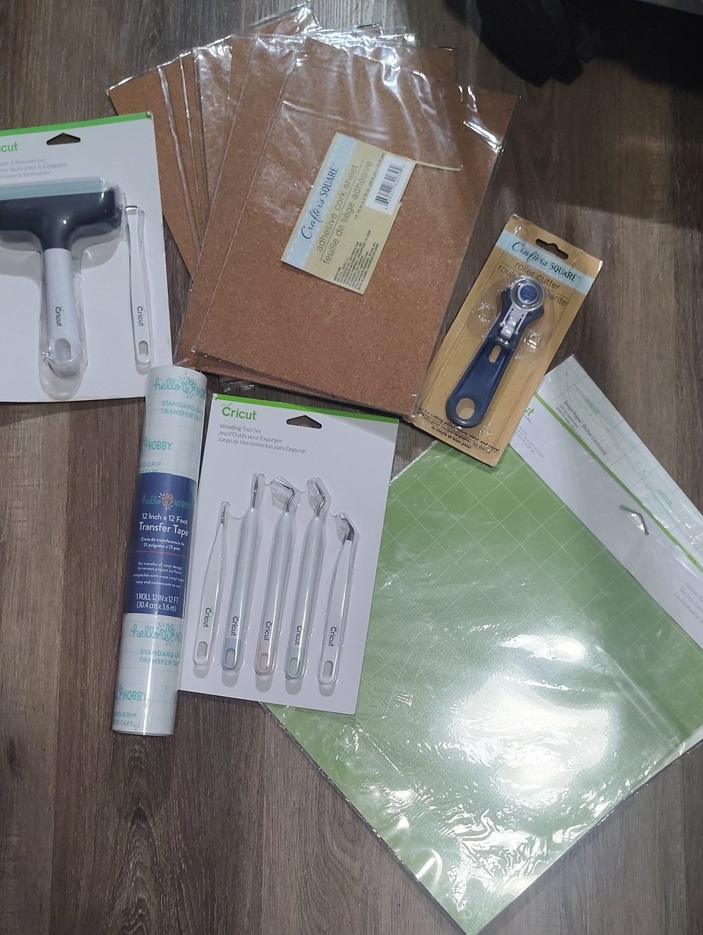 A 6 Different Cricut Tool Set - Picture 2 of 2